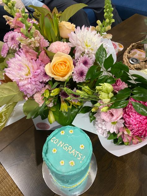 Flowers | university | cake | party | that girl aesthetic | study motivation | clean girl esthetic | djerf vibes | graduation Congrats Cake, Aesthetic Study Motivation, Cake Flower, Clean Motivation, Aesthetic Study, Cake Party, Clean Girl, Party Cakes, Study Motivation