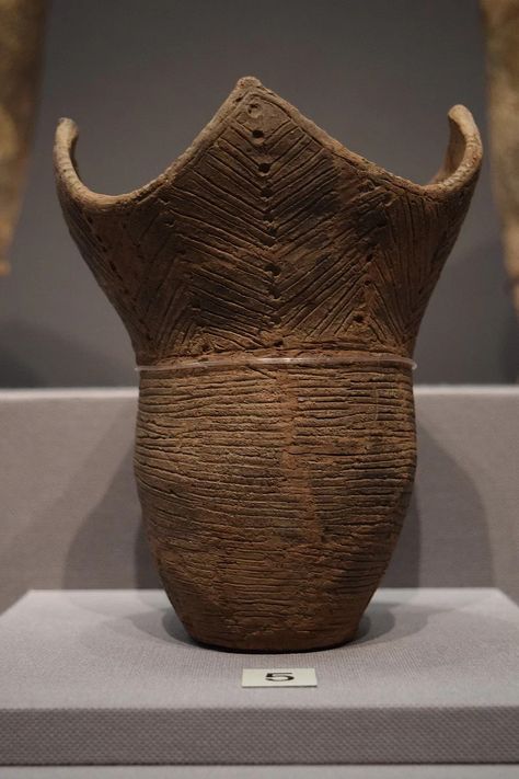 Jomon Pottery - World History Encyclopedia Jomon Pottery, Paleolithic Age, Yayoi Period, Jomon Period, Pottery Vessels, Ancient Japan, Classical Education, Ancient Pottery, Japanese History