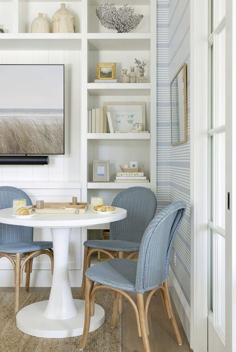 10 Stunning Dining Room Wallpaper Ideas to Copy Bria Hammel, Coastal Dining Room, Coastal Dining, Dining Room Wallpaper, Dream Beach Houses, Coastal Grandmother, Beach House Interior, Indoor Outdoor Living, Room Wallpaper