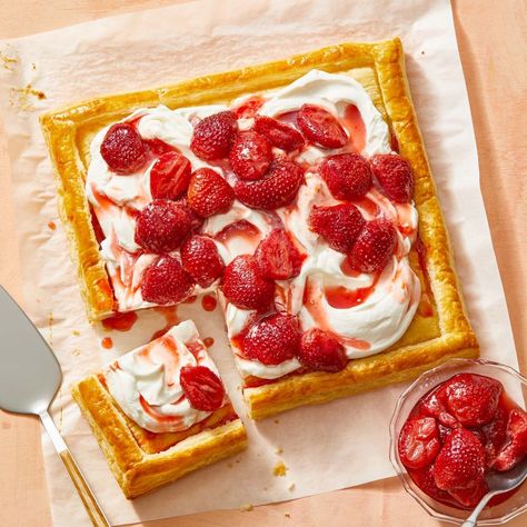 Roasted Strawberry Tart Spring Dessert Ideas, Strawberry Tarts Recipe, Mascarpone Tart, Strawberry Mascarpone, Roasted Strawberry, Lemon Pudding Cake, Mothers Day Desserts, Spring Dessert, Easy Easter Desserts