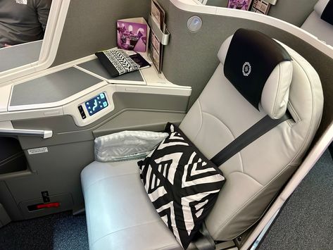 Review: Fiji Airways A350-900 (Business) – Los Angeles to Nadi, Fiji #phillipsloop #travel #travelblog #fijiairways #businessclass #a350 #lax #nadi #bula #fijiairwaysa350 Vodka Sprite, Nadi Fiji, Fiji Airways, Amenity Kits, Business Class, Flight Attendant, The Star, Gate, Lounge