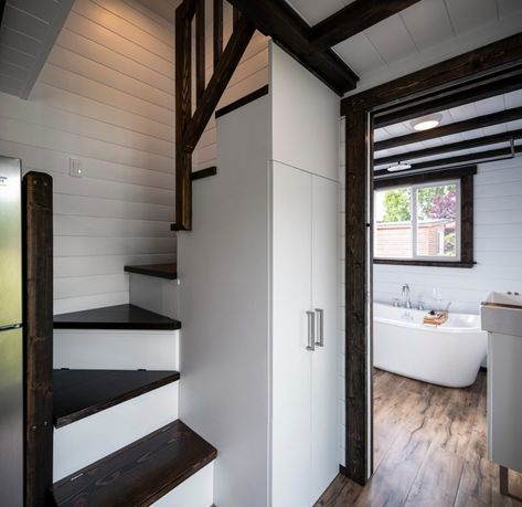 Tiny Home Bathrooms, Tiny House Bathtub, Tiny House Bathrooms, Large Bathtubs, Tiny House Bathroom Ideas, Large Bathtub, Tiny House Company, Tiny House Stairs, Tiny House Luxury