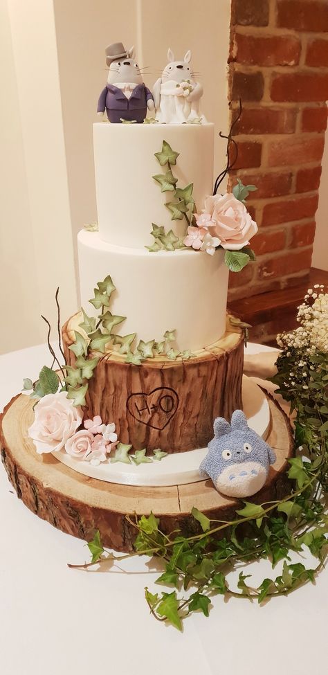 Totoro Wedding Cake, Studio Ghibli Wedding, Ghibli Wedding, Nerdy Wedding Cakes, Nerdy Wedding, Anime Wedding, Wedding Theme, Studio Ghibli, Mind Blown