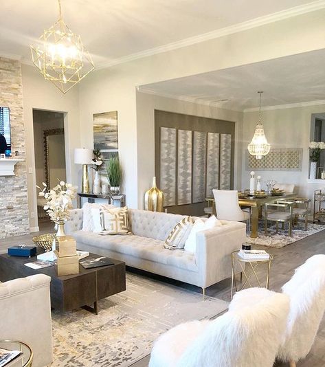 Transitional Style Living Room Decor, Transitional Style Living Room, Interior Design Career, Casa Vintage, Style Living Room, Tufted Sofa, Luxury Homes Interior, Elegant Living Room, Elegant Living