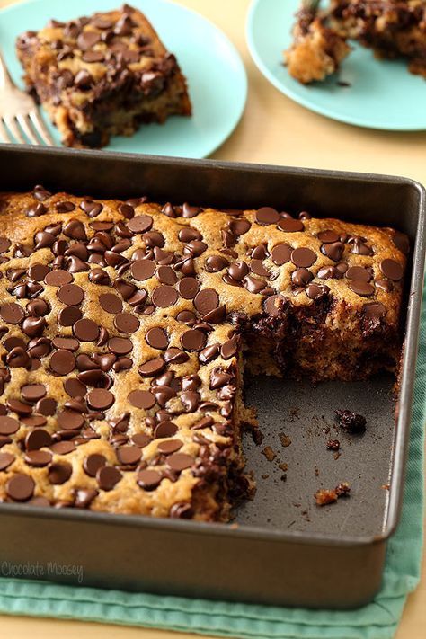 Banana Chocolate Chip Snack Cake that is vegan, dairy free, and egg free Chocolate Chip Snack Cake, Egg Free Recipes, Cake Vegan, Banana Chocolate, Allergy Free Recipes, Dairy Free Dessert, Banana Chocolate Chip, Snack Chips, Banana Recipes