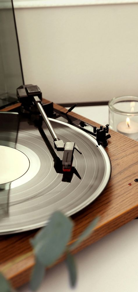 Vinyl Records Aesthetic, Records Aesthetic, Retro Record Player, Vinyl Aesthetic, Wallpaper Retro, Vinyl Record Player, 3d Video, Music Aesthetic, Music Therapy