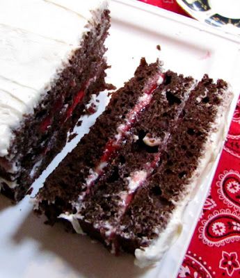 Tootsie Roll Flavor Cake filled with  cherry preserves and frosted with cream cheese Tootsie Roll Recipe, 3 Ingredient Cake, 3 Ingredient Cakes, Tootsie Rolls, Dessert From Scratch, Tootsie Roll, Chicken Recipes Easy, Recipes Easy Dinner, Cupcake Flavors