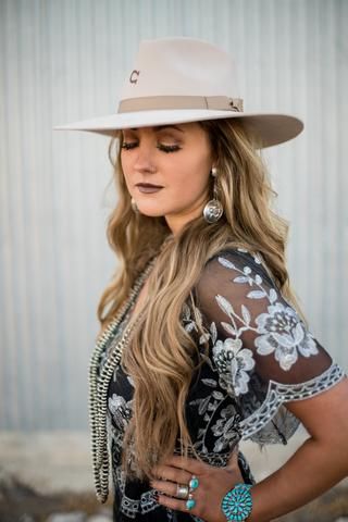 Southern Outfits Classy, Country Glam Outfit, Western Glam Outfit, Fancy Western Outfits, Western Chic Fashion, Western Glam, Classy Cowgirl, Cowgirl Style Outfits, Country Style Outfits