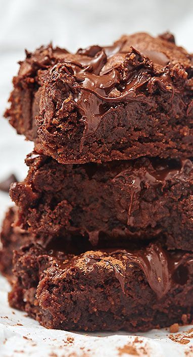 The perfect fudgy, chocolatey, gooey, thick brownies you'll ever taste. Plus, you only need one bowl to make them! Thick Brownies, Popular Everything, Blondie Recipes, One Bowl Brownies, Resep Brownies, God Mat, Monkey Bread, Yummy Sweets, Chocolate Brownies