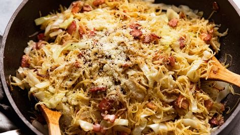 12-Minute Fried Cabbage With Noodles and Bacon Cabbage With Noodles, Vermicelli Pasta, Fennel Pasta, Fried Cabbage Recipes, Cabbage And Noodles, Bacon Fried Cabbage, Cabbage And Bacon, Bacon Recipe, Recipetin Eats