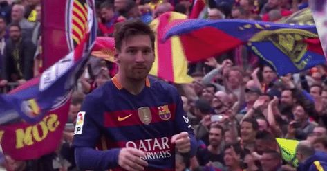 sports fc barcelona messi lionel messi finger guns fcbgif lio messi trending #GIF on #Giphy via #IFTTT http://gph.is/2bnCGZB Messi Gif, Lio Messi, Hiking Gif, Football Players Photos, Soccer Gifs, Barcelona Fc, Celebration Gif, Soccer Stars, Leo Messi