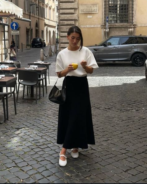 Black Maxi Skirt Outfit For Work, Outfit With T Shirt, Black Skirt Casual, Black Maxi Skirt Outfit, Maxi Skirt Outfit Summer, Black Skirt Outfit, Skirt Outfit Fall, Maxi Skirt Outfit, Skirt Outfit Summer