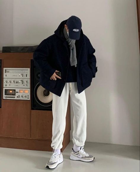 Korean Sporty Outfits Men, Best Winter Outfits Men, Winter Outfits Men Streetwear, Mens Sweat Suits, Streetwear 2023, Sporty Outfits Men, Adrian Agreste, Korean Winter Outfits, Korean Street Fashion Men