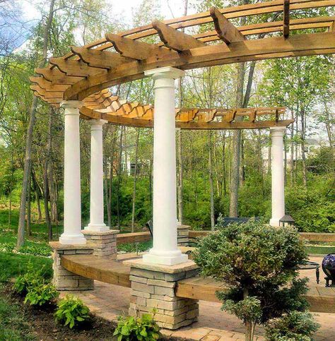 freestanding circle Curved Pergola, Corner Pergola, Cheap Pergola, Tiki Bars, Building A Pergola, Modern Pergola, Pergola Attached To House, Pergola Garden, Pergola Design