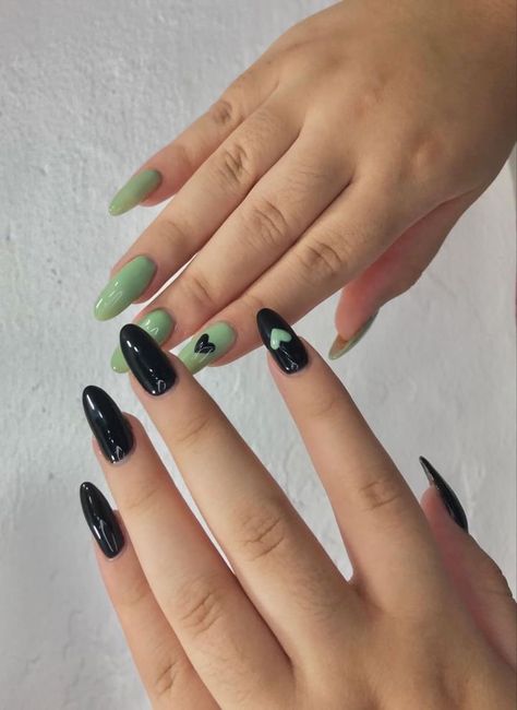 Nails Inspiration Green And Black, Nail Green And Black, Green Heart Nail Designs, Matcha Green Nail Design, Simple Black And Green Nails, Matcha Nails Design, Green And Black Almond Nails, Nail Designs Green And Black, Sage And Black Nails