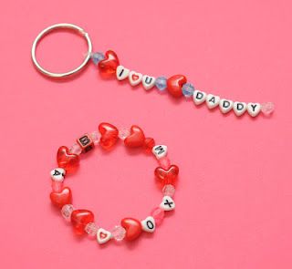 Bracelet for Mom and Keychain for Dad. Vday Crafts, Happy Super Bowl Sunday, Happy Super Bowl, Letter Bead Bracelets, Holiday Kids, Keychain Craft, Valentine's Day Crafts For Kids, Craft Ideas For Kids, Valentine Crafts For Kids