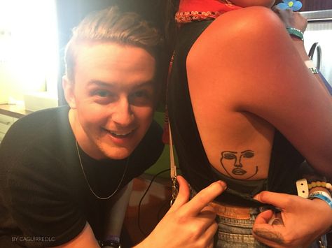 ONE OF THE MEMBERS OF MY FAVORITE GROUP AVEC MY #DISCLOSURE FACE #TATTOO AT COACHELLA BACKSTAGE Disclosure Tattoo, Coachella Backstage, Face Tattoo, Fish Tattoos, Jesus Fish Tattoo, Tattoo Ideas, Vision Board, My Favorite, Tattoos