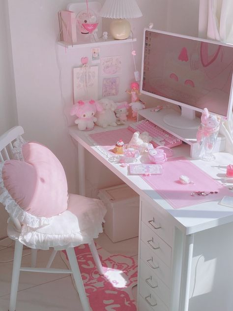 Kawaii Minimalist, Kawaii Desk Decor, Girly Desk, Pink Kawaii Bedroom Aesthetic, Kawaii Living Room, Kawaii Desk, Pink Kawaii Living Room, Pink Anime Room Aesthetic, Pink Kawaii Desk Setup