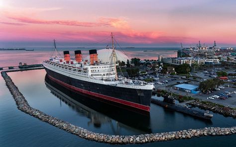 Queen Mary Ship, Los Angeles Attractions, Haunted Hotels, Haunted Hotel, Most Haunted Places, Usa Cities, Long Beach California, Ghost Tour, Unique Hotels