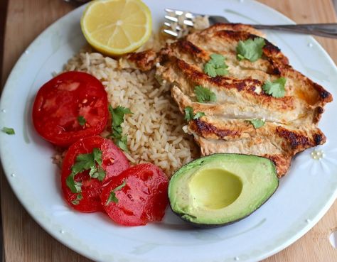 Pollo a la Plancha (Colombian-Style Grilled Chicken Breast) Columbian Recipes, Colombian Dishes, Grilled Chicken Breast Recipes, Colombian Recipes, Colombian Cuisine, Grilled Chicken Breast, Turkey Breast Recipe, Bbq Chicken Recipes, Colombian Food