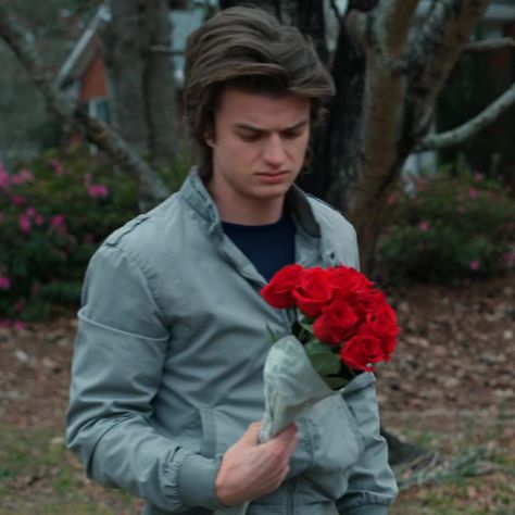 Joe Kerry, Stranger Things Mike, Beautiful Joe, Stranger Things Steve, Stranger Things 4, Stranger Things Characters, Varsity Jackets, Stranger Things Aesthetic, Joe Keery