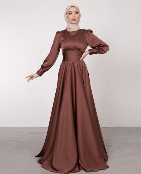 Satin Long Dress Bridesmaid Hijab, Hijabi Satin Dress, Satin Dress Hijab, Hijab Bridesmaid, Bridesmaid Dresses Hijab, Materials Gown Style, Long Dress Bridesmaid, Bee Fashion, Tile Dress