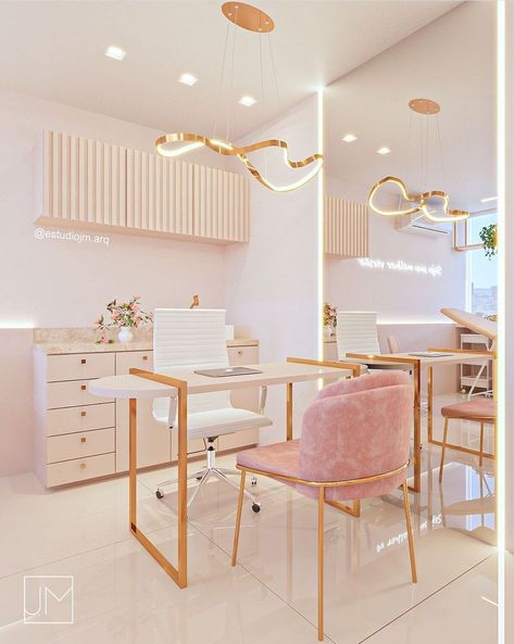 White And Gold Clinic Interior, Esthetician Room Decor, Esthetics Room, Retail Store Interior Design, Salon Suites Decor, Esthetician Room, Clinic Interior Design, Spa Interior, Beauty Room Decor