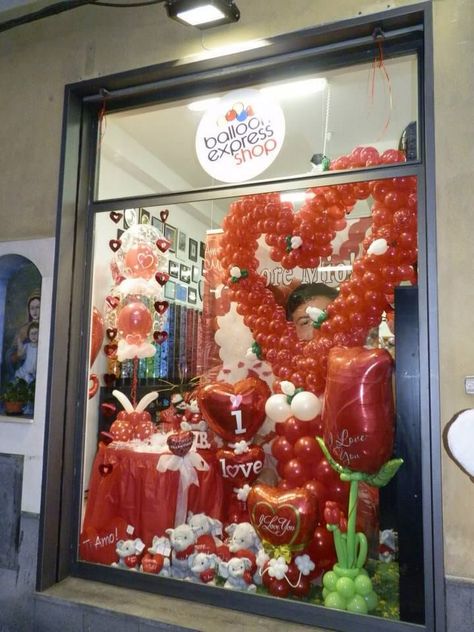 Vetrina sinistra san Valentino Valentino 2022, Ideas Regalos, Accessories Ideas, Decoration Design, San Valentino, Projects To Try, Party Ideas, Balloons, Valentines