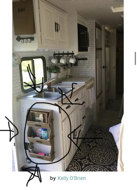 Rangement Caravaning, Renovated Farmhouse, Rv Decorating, Motorhome Remodel, Camper Reno, Gorgeous Farmhouse, Camper Trailer Remodel, Camper Organization, Camper Hacks