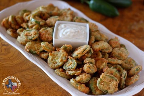 We have a local restaurant that serves up fried jalapeños and another that serves bottle caps.  Both are the same, just different batters.  We order them every time we go eat out and I got to thinking, why not make these at home?! We decided to make our version of Skeet’s (local restaurant) jalapeños first. … Football Food Appetizers, Fried Jalapenos, Pastas Recipes, Jalapeno Recipes, Football Snacks, Football Party Food, Football Food, Party Food Appetizers, Game Day Food