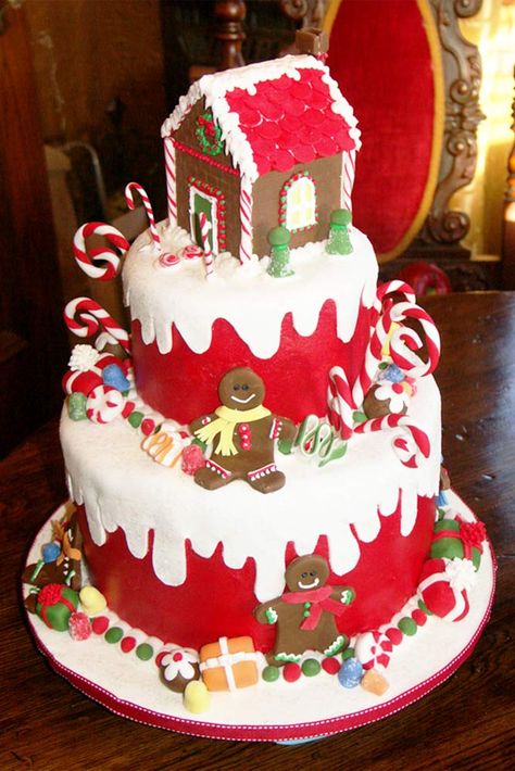 Delightful Christmas Cakes And#8211; Ideas What to Cook ★ See more: http://glaminati.com/delightful-christmas-cakes/ Winter Torte, Christmas Cake Designs, Christmas Cake Decorations, Xmas Cake, Tiered Cake, Gingerbread Christmas, Holiday Cakes, Christmas Goodies, Noel Christmas