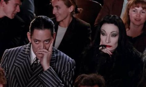 Morticia And Gomez Addams, Addams Family Movie, Addams Familie, Gomez Addams, Gomez And Morticia, Anjelica Huston, Morticia Addams, Adams Family, Halloween Movies