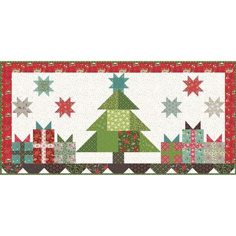 Tree Table Runner, Christmas Table Runner Pattern, Big Christmas Tree, Tree Box, Tree Table, Winter Quilts, Table Runner Pattern, Box Patterns, Under The Tree