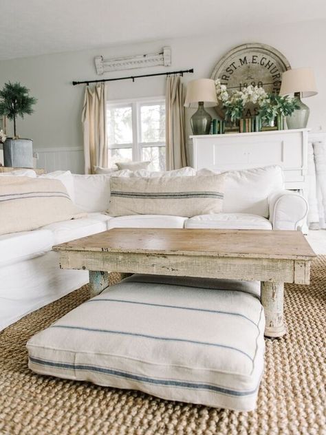 Farmhouse Style Dog Bed | Great looking dog beds that fit in with farmhouse style and cottage style home decor. Farmhouse Living Room Curtains, Ikea Farmhouse, Modern Farmhouse Living Room Decor, Farmhouse Living Room Decor Ideas, Casa Country, Casa Vintage, Farmhouse Living Room, Furniture Slipcovers, Farmhouse Decor Living Room