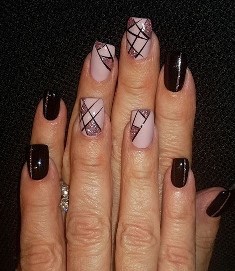 Pink nude, rose gold & black. Gorgeous!!! Dusty Pink Nails Rose Gold, Rose Gold And Black Nails, Toe Nail Art For Summer, Dusty Pink Nails, Nail Art For Summer, Foot Nail Art, Art For Summer, Black Gold Nails, Sophisticated Nails