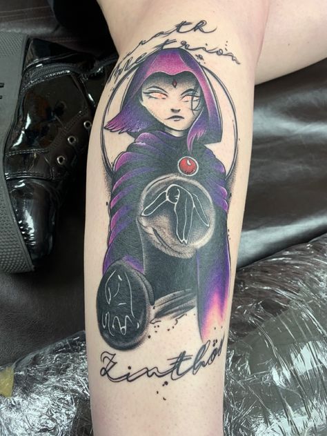 Tattoo of Raven from Teen Titans Superhero Tattoo Ideas, Cool Aesthetic Tattoos, Teen Titans Tattoo, Starfire Tattoo, Raven Tattoos, Teen Titans Raven, Titans Raven, Nerdy Tattoos, Aesthetic Tattoos