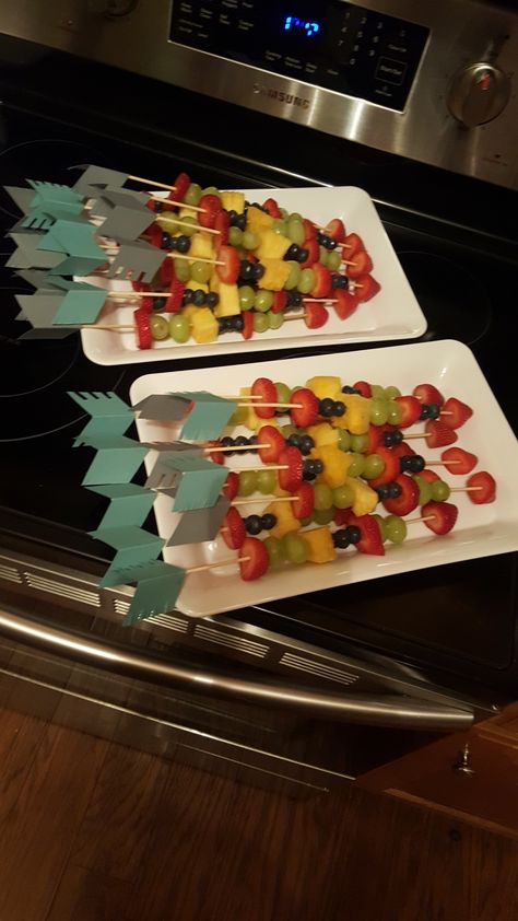 Fruit kabob arrows Dnd Themed Snack Ideas, Runescape Birthday Party, Medieval Themed Food, Tears Of The Kingdom Cake, Medieval Birthday Party Ideas, Dungeon Party Decorations, Viking Themed Party Food, Medieval Snack Ideas, Medieval Party Food Ideas