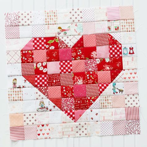 Valentine Quilts, Heart Quilt Block, Heart Quilt Pattern, Heart Blocks, Valentine Projects, Quilt Block Tutorial, Quilt Block Pattern, Heart Quilt, Block Pattern