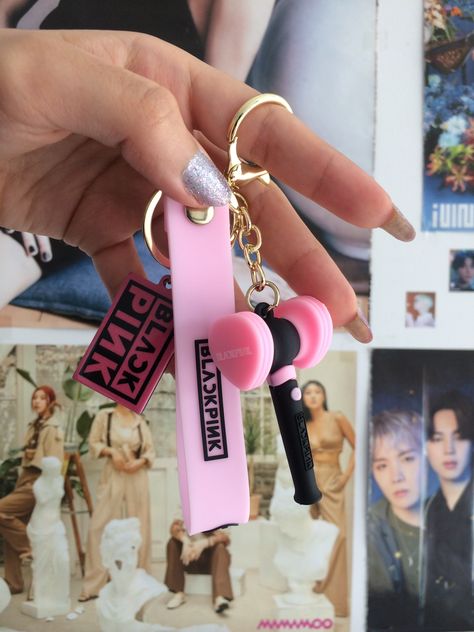 #blackpink #blink #army #exol #kpop #kdrama #fan #lisa #jennie #keychain #cute Black Pink Merch, Blackpink Products, Blackpink Keychain, Blackpink Things, Kpop Black Pink, Kpop Keychain, Jewelry Kpop, Blackpink Merch, Pink Keychain