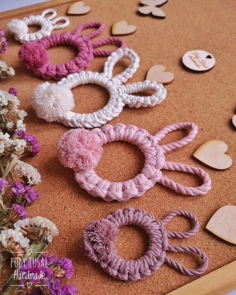 Macrame Easter Decoration, Easter Macrame Ideas, Easter Macrame, Macrame Easter, Bunny Pendant, Bunny Keychain, Macrame Baby, Macrame Rings, Macrame Knots Pattern