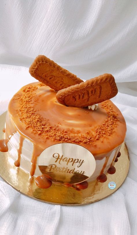 Lotus Biscoff cake Biscoff Cake Design, Lotus Biscoff Cake Design, Lotus Cake Design, Lotus Biscoff Cake, Lotus Cake, Biscoff Cake, Lotus Biscoff, Magic Cake, Home Baking