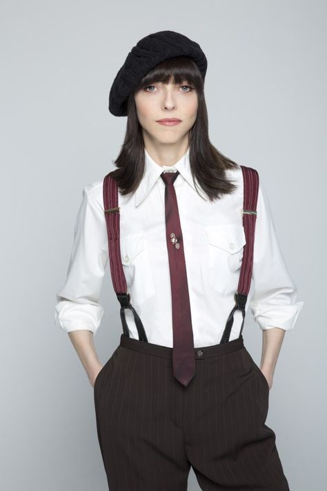 Juliet beret 1 Juliet Landau, The Others Movie, Doctor Who Companions, Prom Suit, Bbc Doctor Who, Suit Ideas, Christian Kane, The Terror, Prom Suits