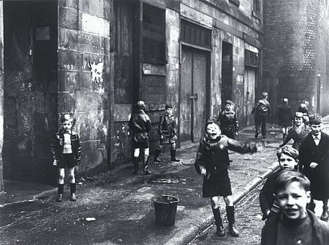 10th October 2014 #The45Plus: Do Politicians Deliver Value? Discuss... Gorbals Glasgow, Roger Mayne, Old Scotland, Scottish People, Vintage Children Photos, Tales From The Crypt, Photography Documentary, Iconic Images, Long Shadow