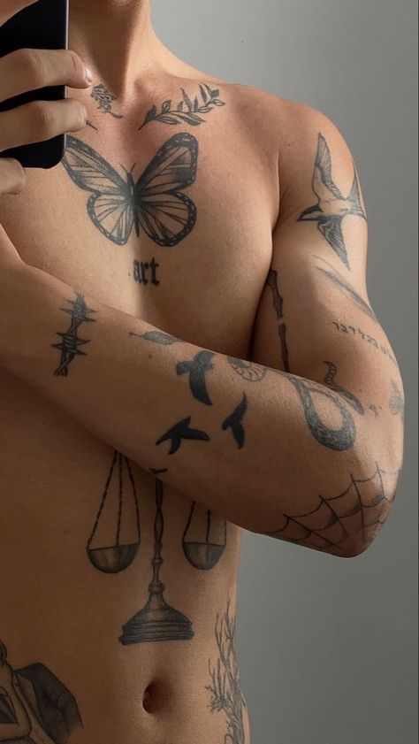 Herren Hand Tattoos, Grunge Tattoo, Men Tattoo, Tattoo Inspiration Men, Chest Tattoo Men, Cool Tattoos For Guys, Small Tattoos For Guys, Boy Tattoos, Aesthetic Tattoo