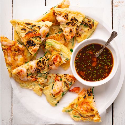 Korean Prawn Pancakes - Marion's Kitchen Marions Kitchen Recipes, Korean Appetizers, Marions Kitchen, Filipino Noodles, Pancit Bihon, Marion Grasby, Korean Pancake, Pancakes For Dinner, Spicy Dipping Sauce