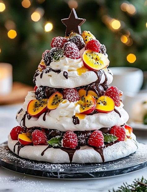 Christmas Pavlova Ideas, Christmas Wreath Dessert, Wreath Dessert, Pavlova Christmas, Christmas Tree Dessert, Tree Dessert, Christmas Tree Desserts, Christmas Pavlova, Strawberry Pavlova