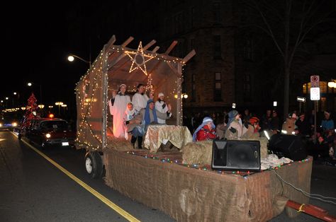 Church Christmas Floats | Get involved. Too many "holiday" parades these days no longer have ... Christmas Parade Float Ideas, Parade Float Diy, Parade Float Theme, Christmas Floats, Parade Float Ideas, Parade Float Decorations, Santa Claus Parade, Army Christmas, Christmas Parade Floats