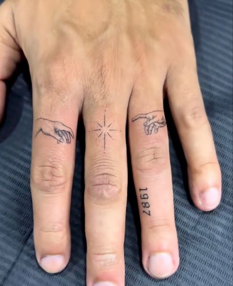 Small Biblical Tattoos For Men, Rosen Tattoo Mann, Miniature Tattoo, Tato Minimal, Simple Tattoos For Guys, Hand And Finger Tattoos, Wrist Tattoos For Guys, Tattoo Inspiration Men, Muster Tattoos