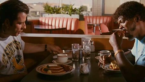 Pulp Fiction...... Love this movie Pulp Fiction Diner, Diner Movie, Film Pulp Fiction, Dylan Moran, Tarantino Films, X Movies, Eartha Kitt, Carly Simon, Anthony Perkins