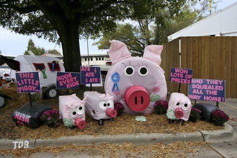 The Nash County 4-H display of decorated hay bales sums up the total fair experience., via Flickr. 4h Float Ideas, Ffa Float Ideas, Ffa Christmas Float, Farm Parade Float Ideas, Wedding Bales, Farm Floats For Parade, Farm Themed Parade Float, County Fair Animal Stall Decorations, Hay Bales Decorations